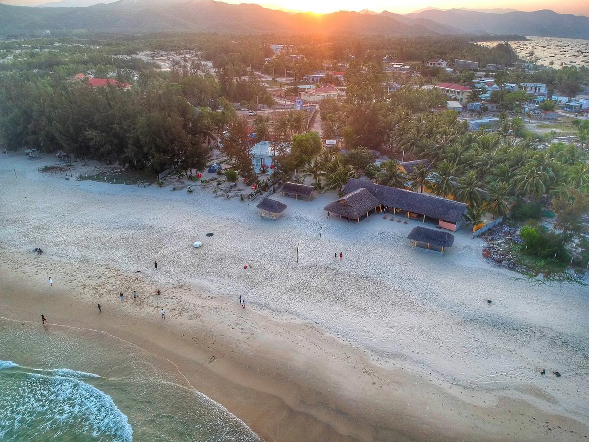 Ocean Beach Bungalows & Hostel Song Cau ภายนอก รูปภาพ